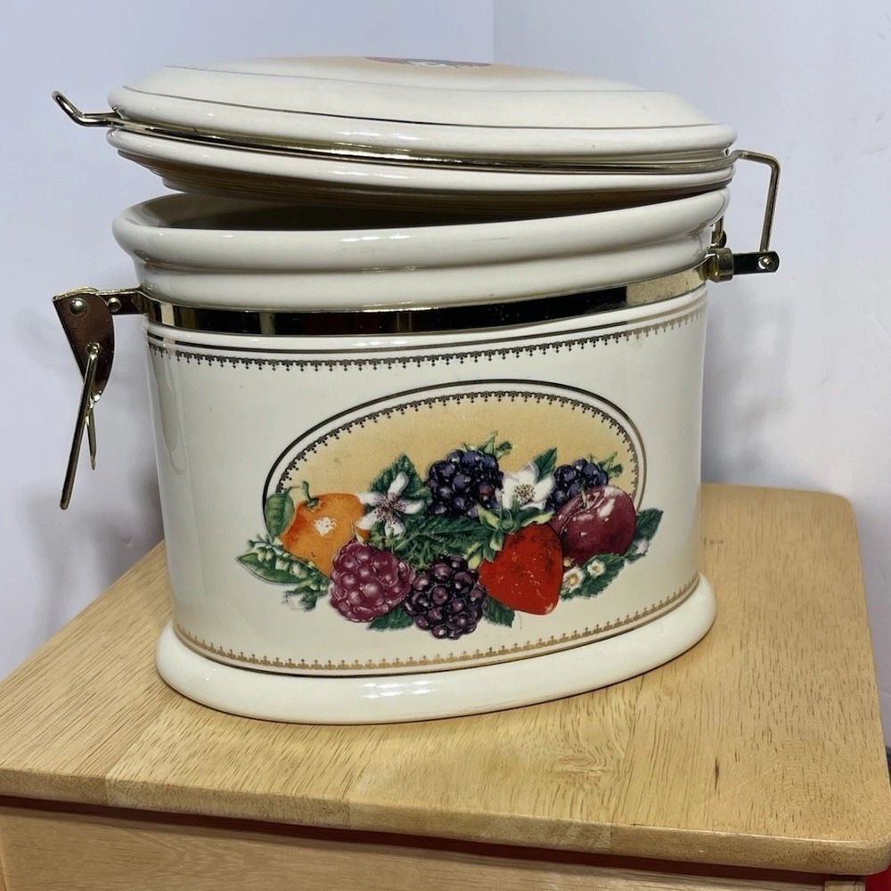 🍇Vintage Knott's Berry Farm Foods Ceramic Canister with Brass Style Hinged Lid - Picture 5 of 8